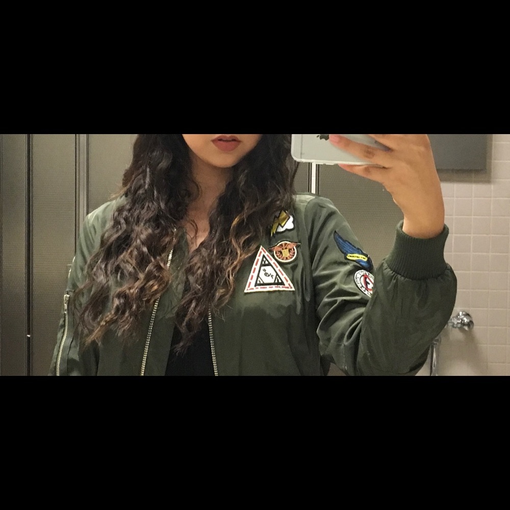 Women’s black bomber/ windbreaker jacket